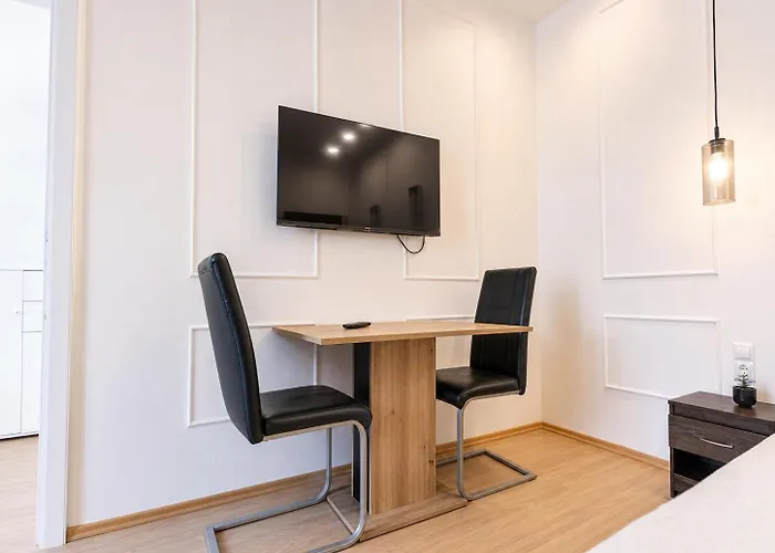 Beautiful 2br Apt, Near Meidling Station Apartment *