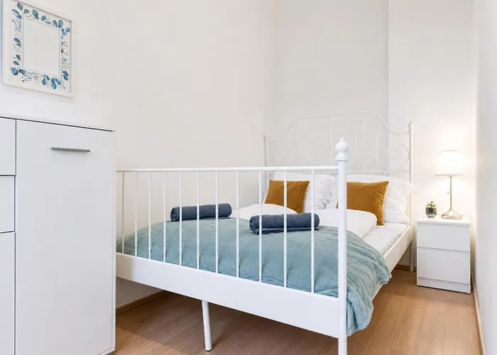 Beautiful 2br Apt, Near Meidling Station Apartment