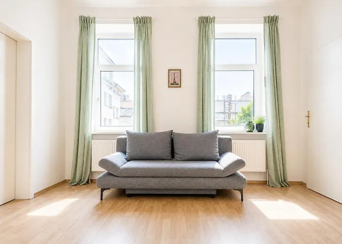 Beautiful 2br Apt, Near Meidling Station Apartment *