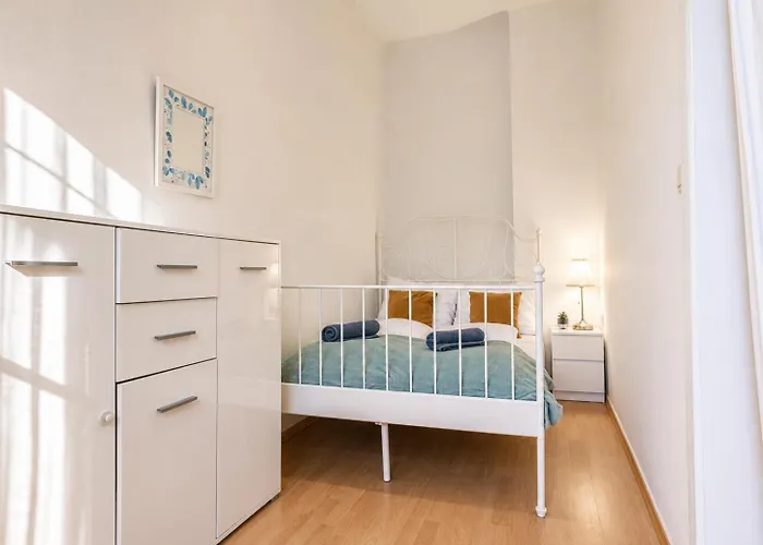 Beautiful 2br Apt, Near Meidling Station Apartment Vienna